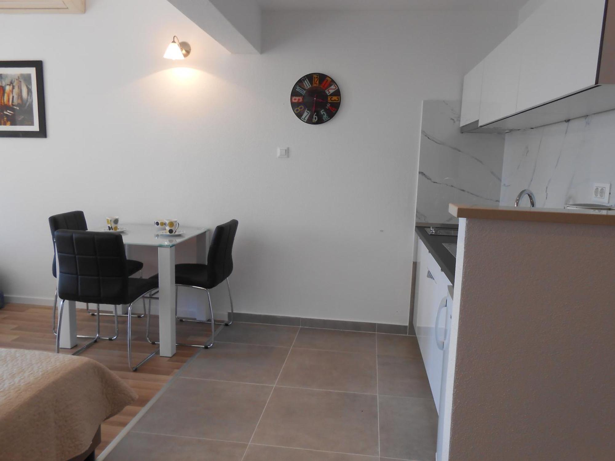 Apartments Nina M Baška Voda Esterno foto