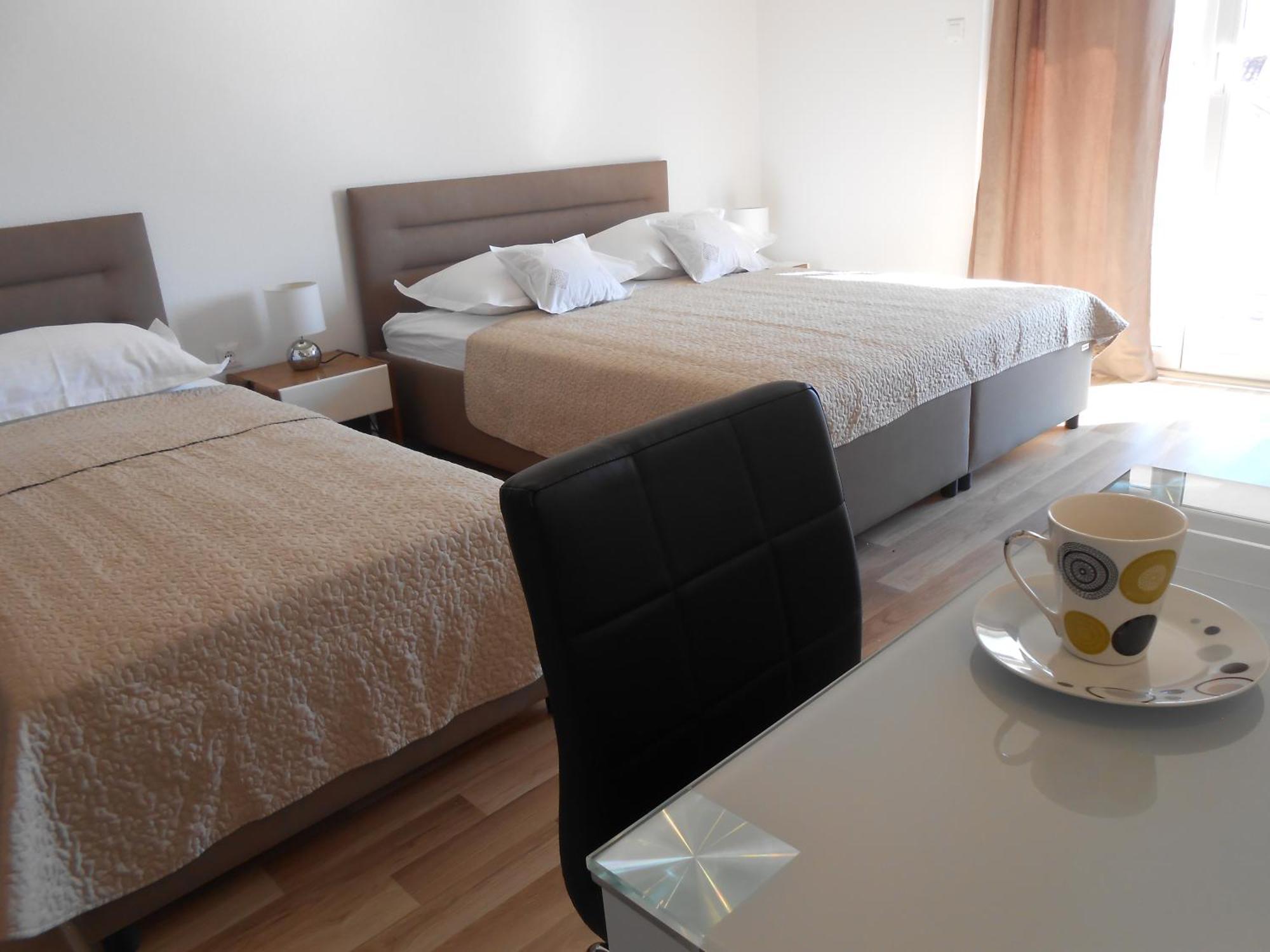 Apartments Nina M Baška Voda Esterno foto