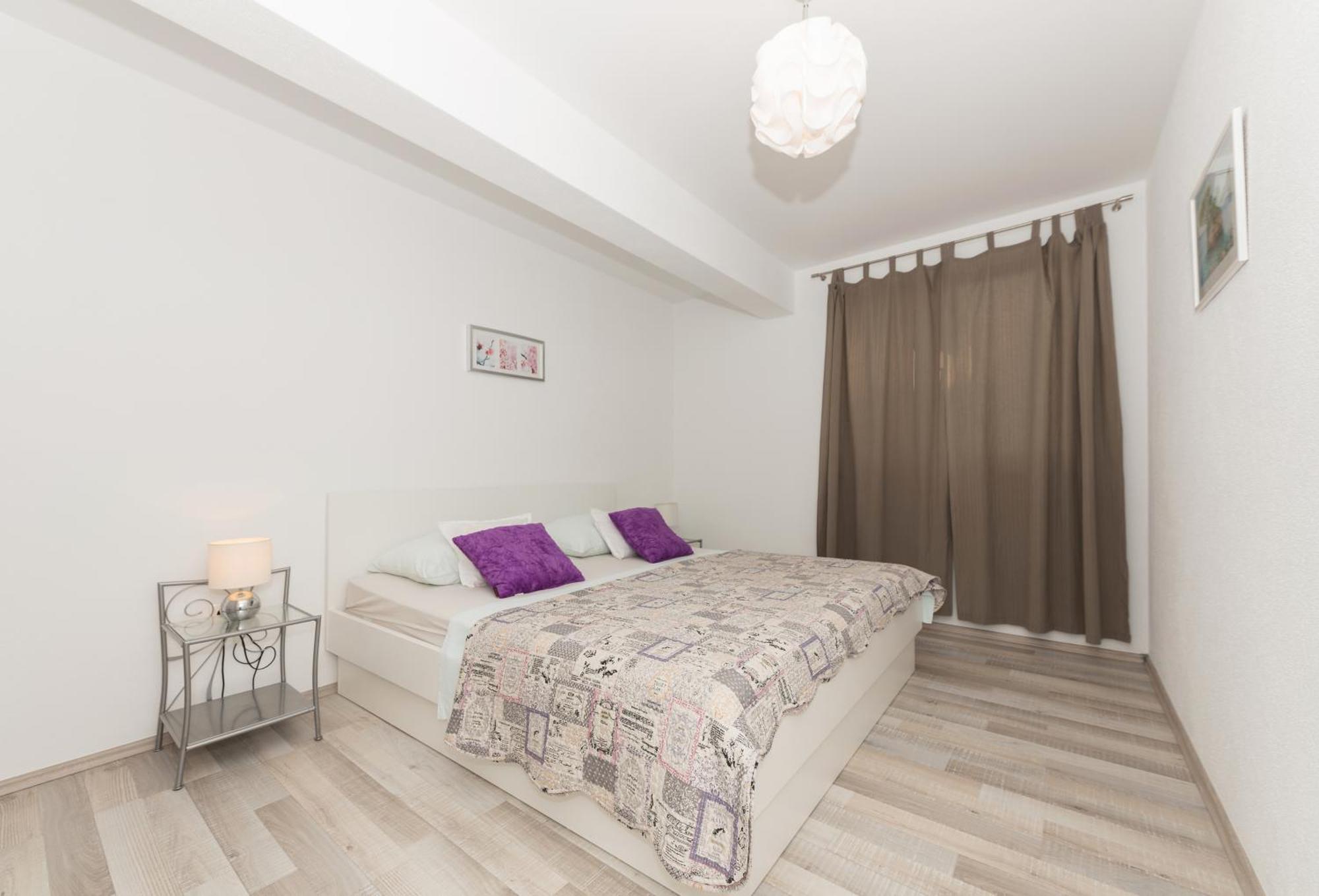 Apartments Nina M Baška Voda Esterno foto