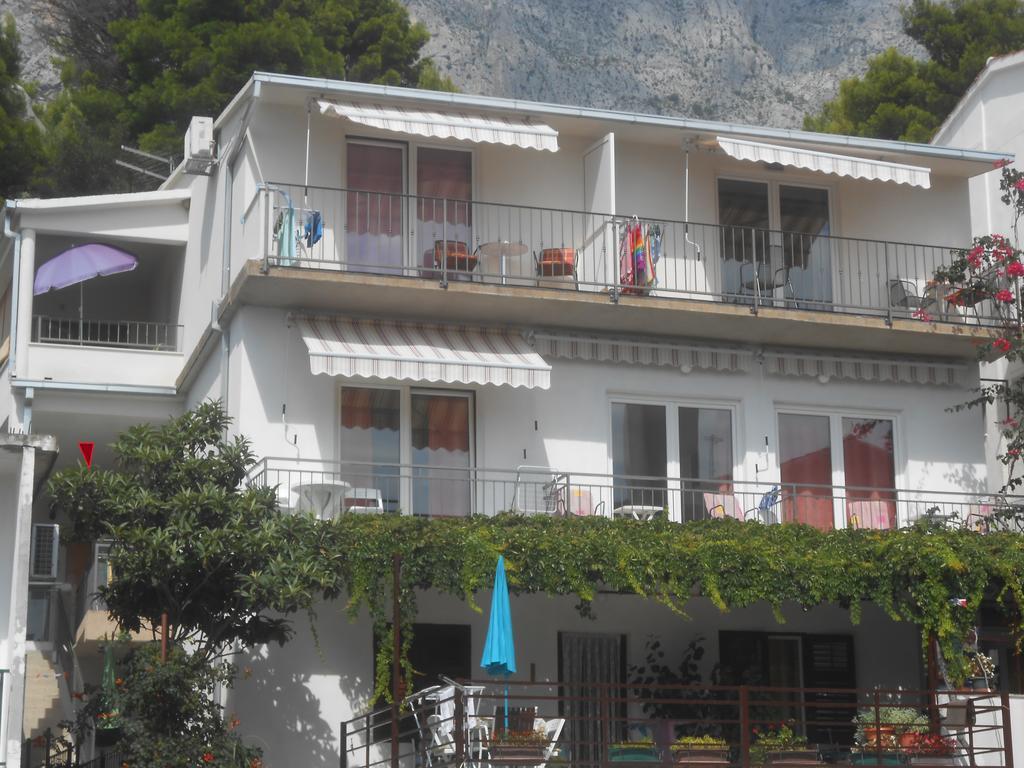 Apartments Nina M Baška Voda Esterno foto